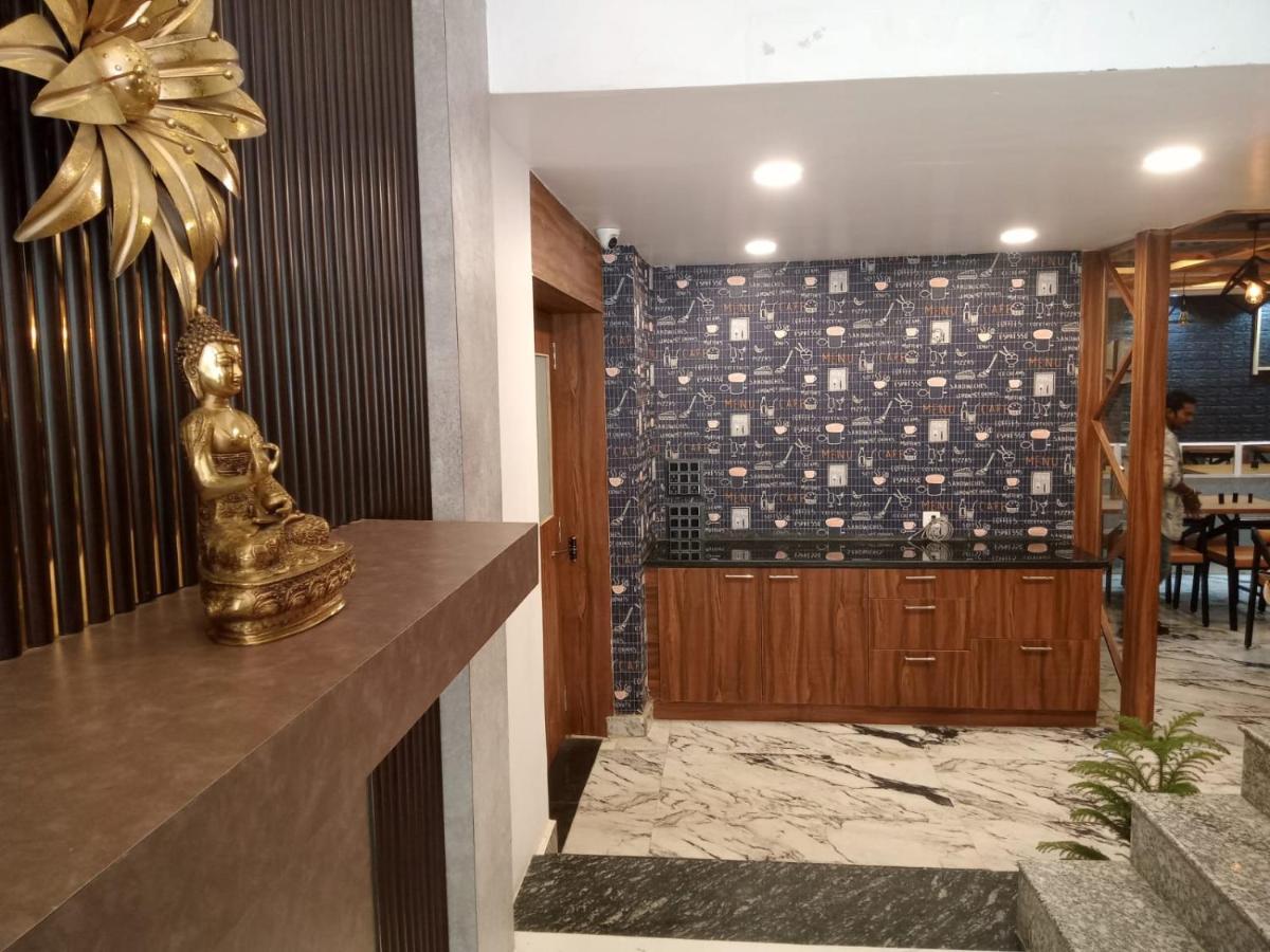 The Seven'S Hotel - Varanasi — Photos 1